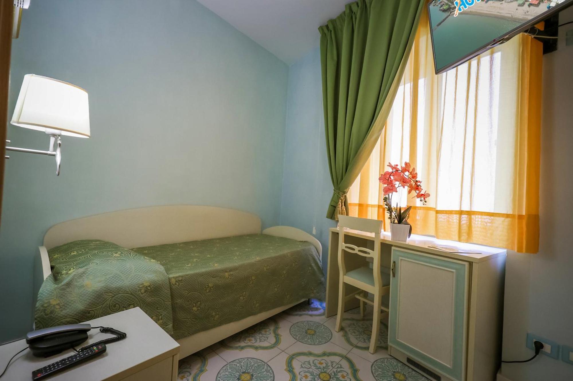 Hotel Rivamare อีสเกีย ภายนอก รูปภาพ