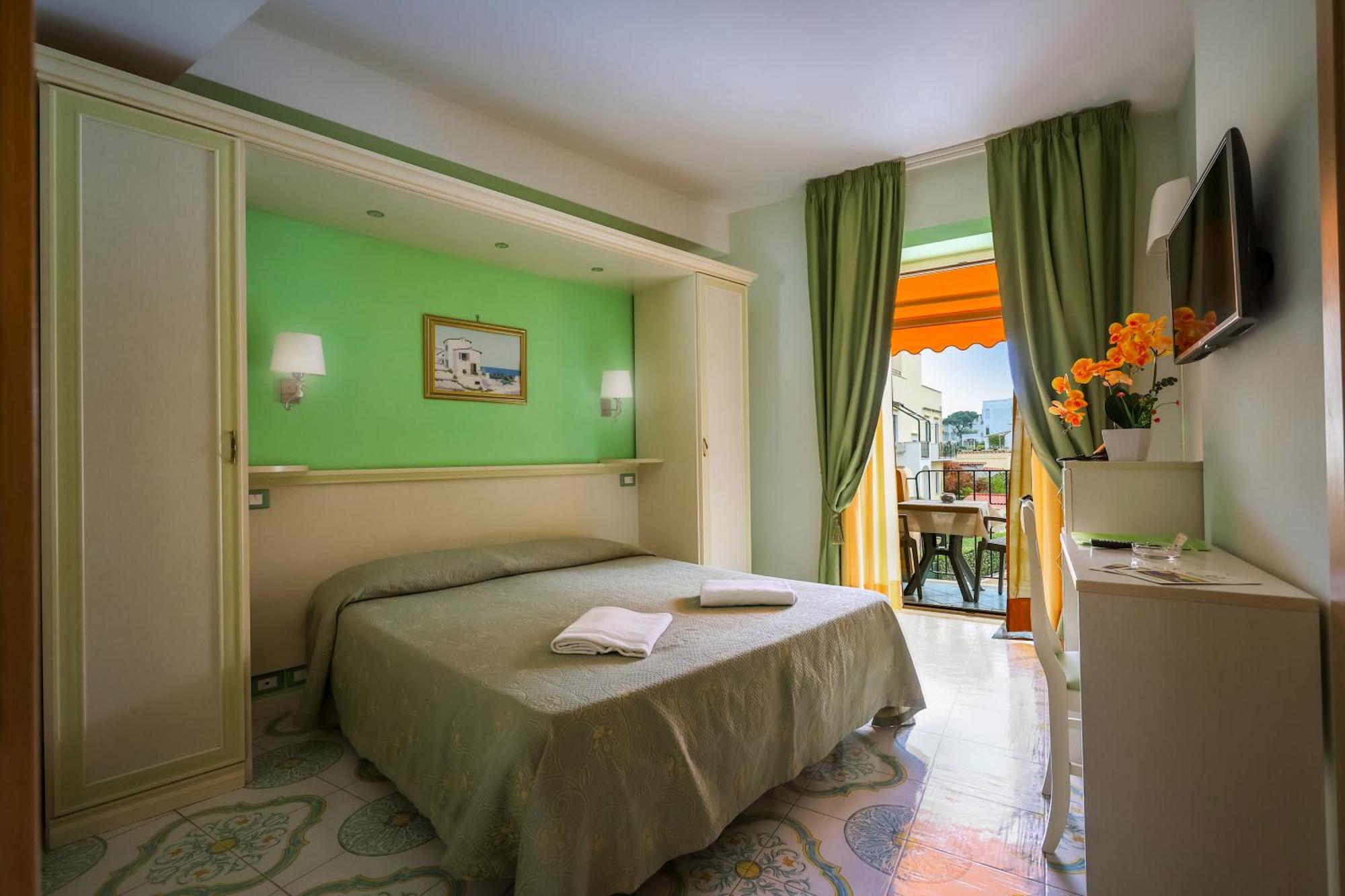 Hotel Rivamare อีสเกีย ภายนอก รูปภาพ