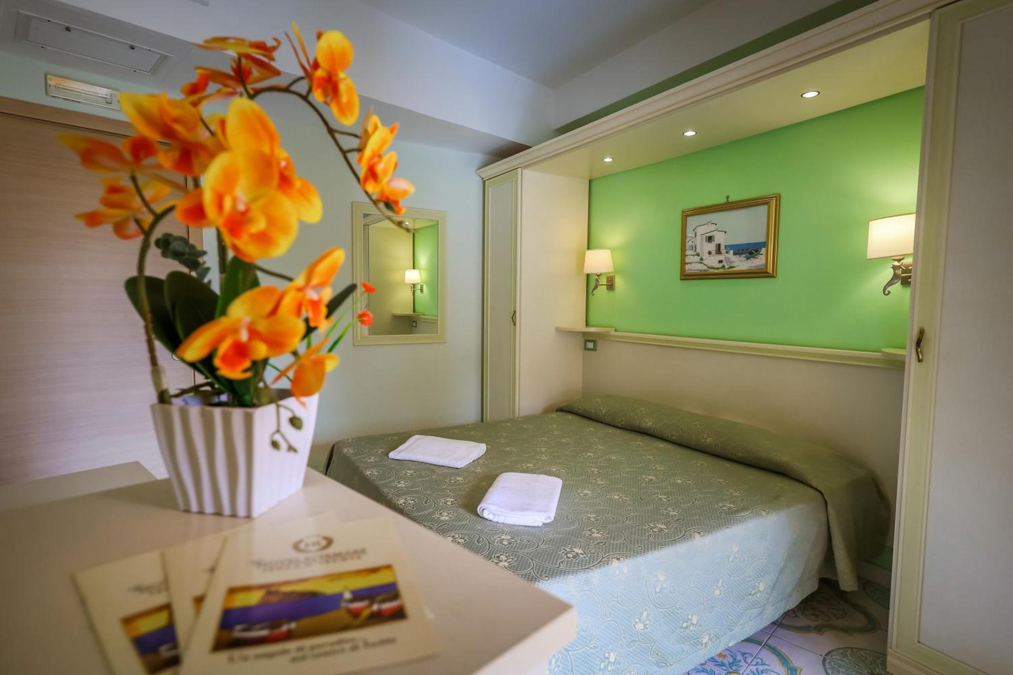 Hotel Rivamare อีสเกีย ภายนอก รูปภาพ