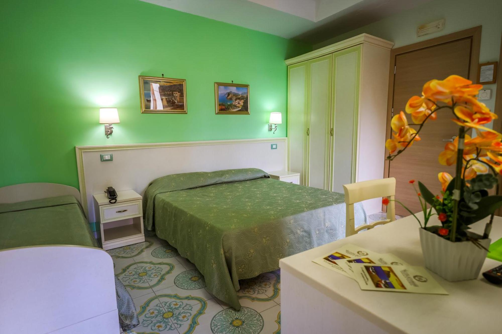 Hotel Rivamare อีสเกีย ภายนอก รูปภาพ