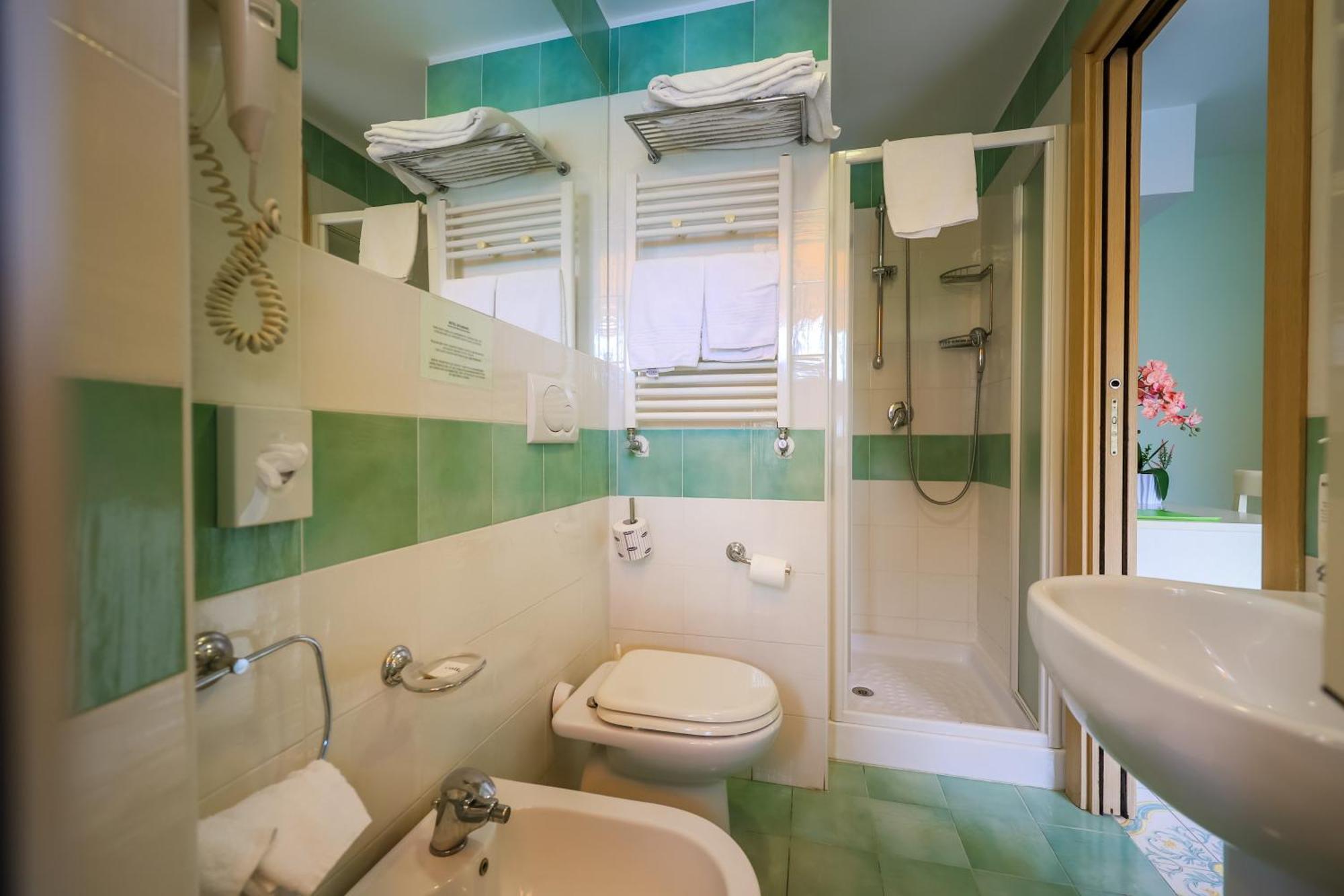 Hotel Rivamare อีสเกีย ภายนอก รูปภาพ