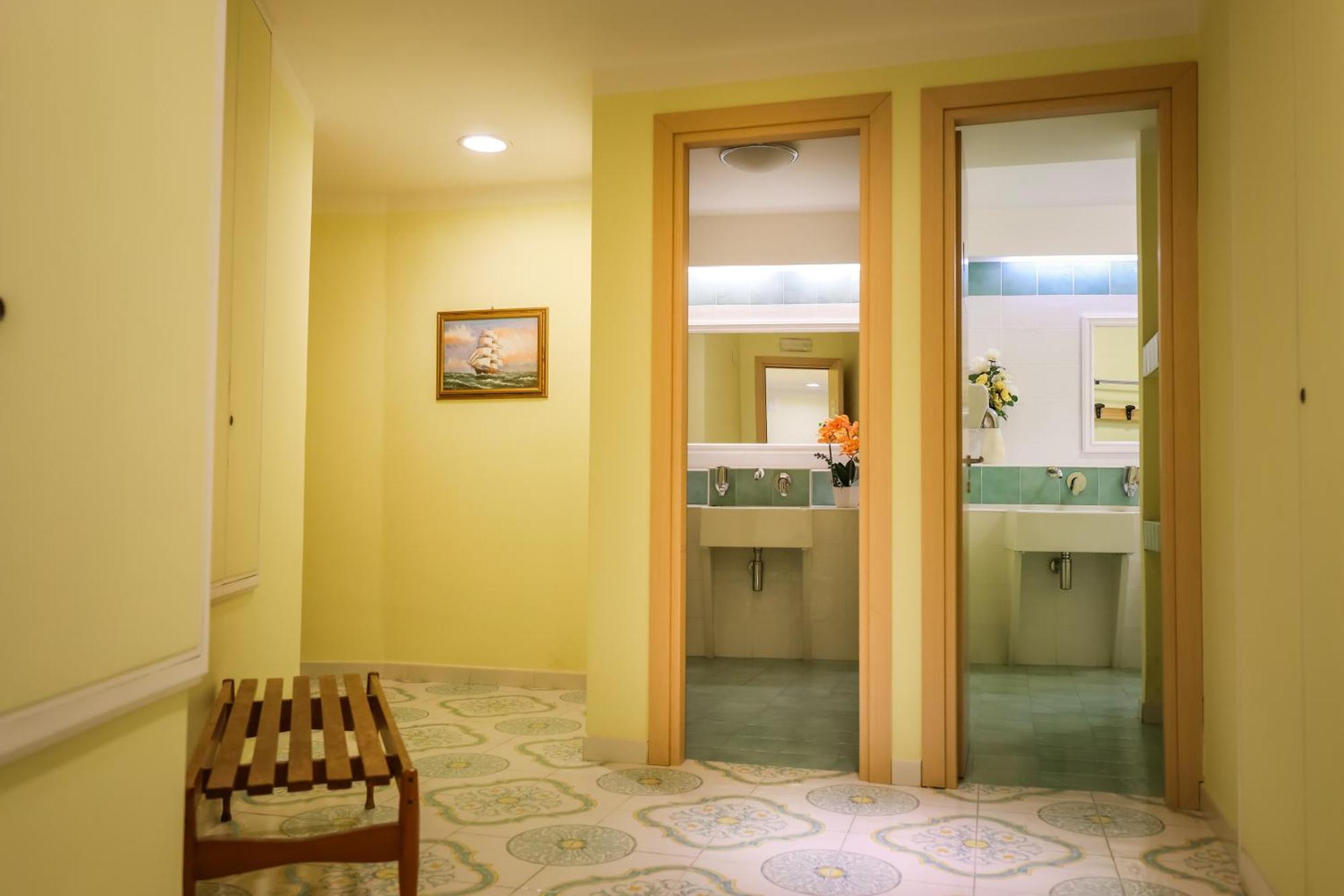 Hotel Rivamare อีสเกีย ภายนอก รูปภาพ